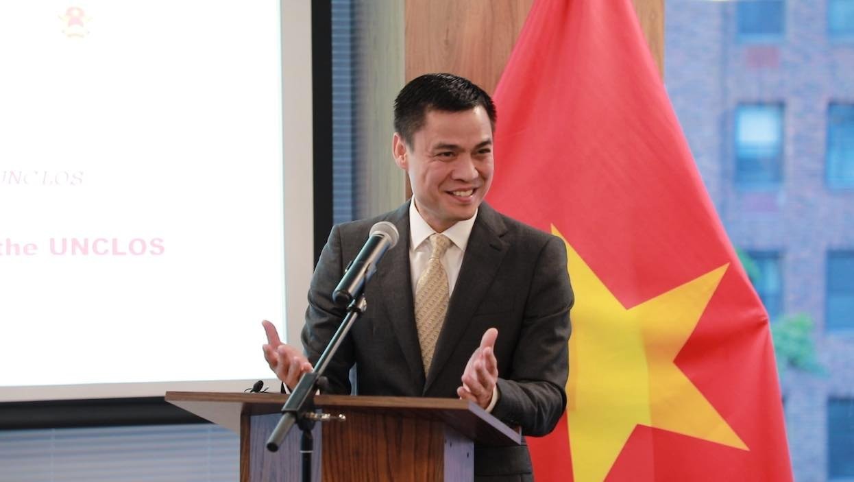 Vietnamese Ambassador Dang Hoang Giang addresses the event. 