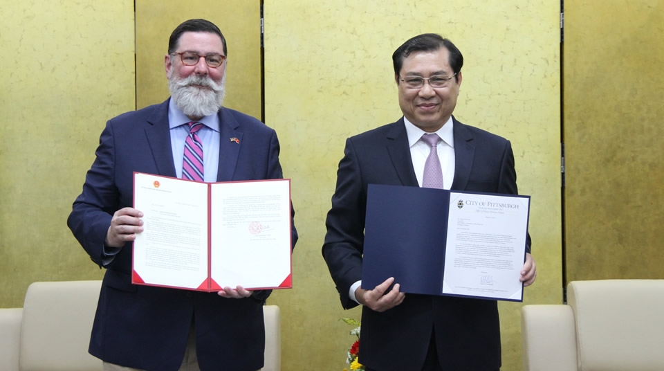 Da Nang enjoys effective cooperation with US da nang enjoys effective cooperation with us