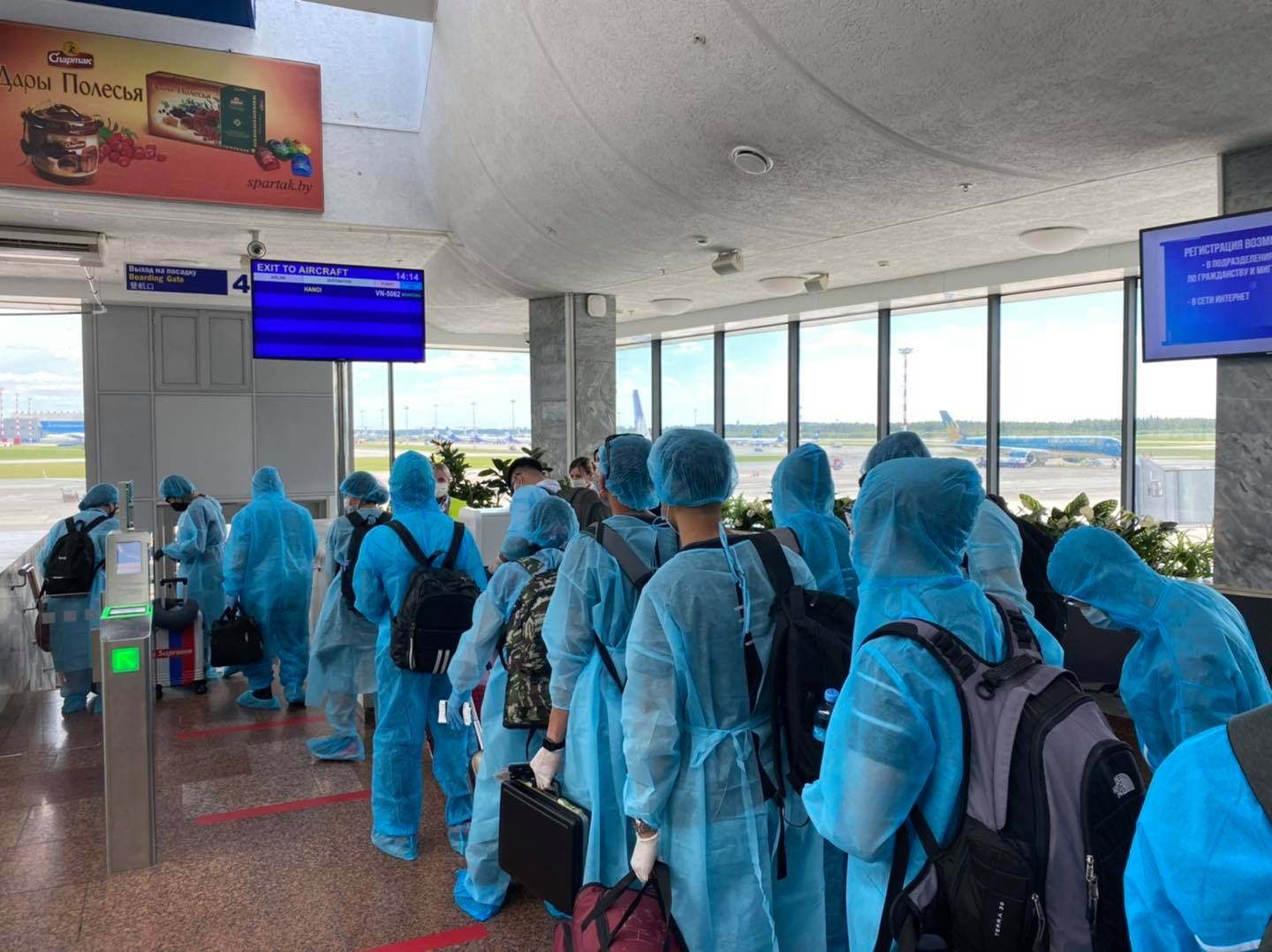 Almost 300 Vietnamese safely repatriated from hard-hit Russia, Belarus