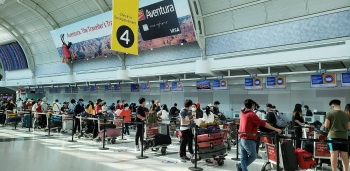 two flights bring almost 600 vietnamese citizens home from canada singapore