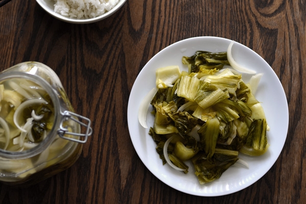 How to Make Braised Beef Ribs With Pickled Mustard Greens