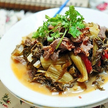 Vietnamese Recipe: How to Make Braised Beef With Pickled Mustard Greens