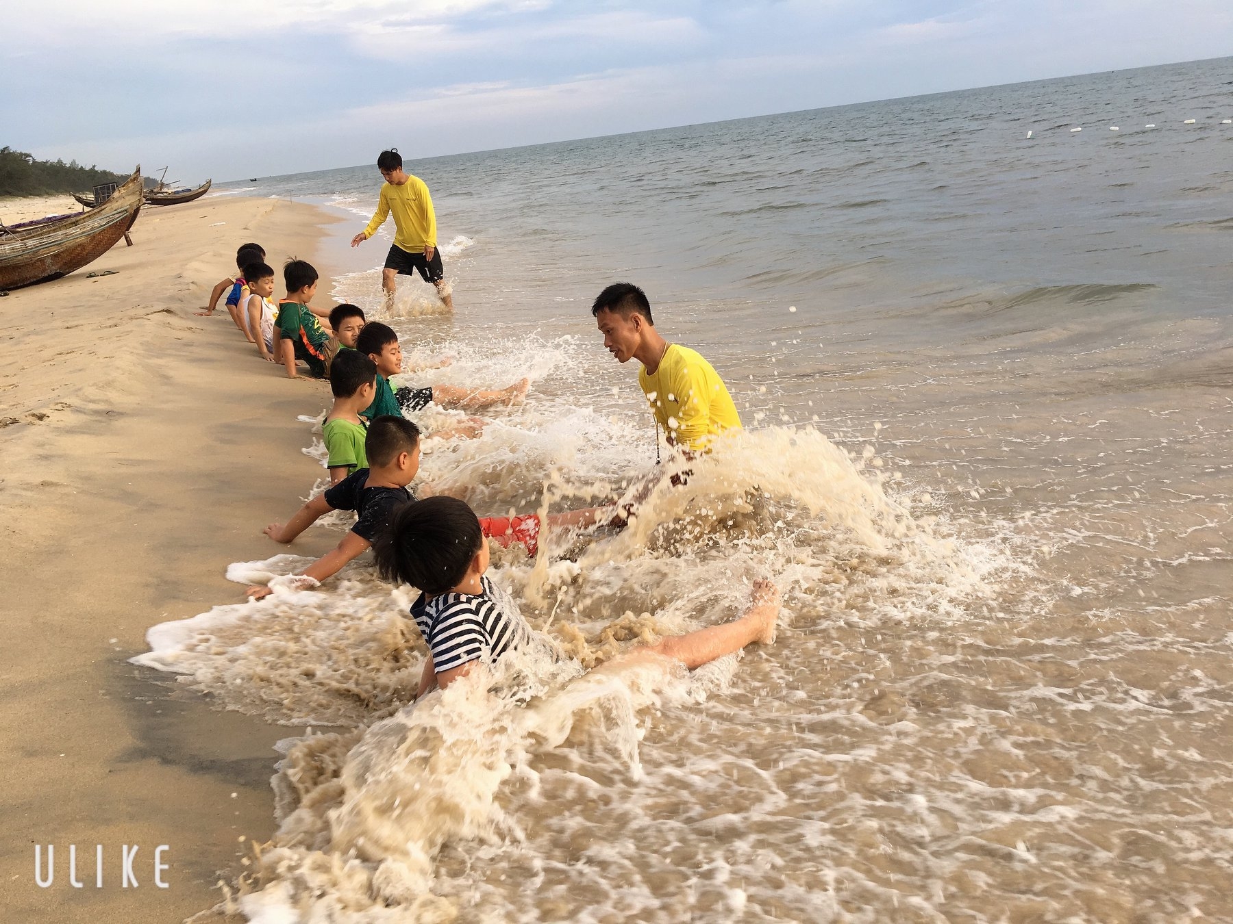 Hue Help Continues "Swimming for Safely" Project For Students in Thua Thien Hue