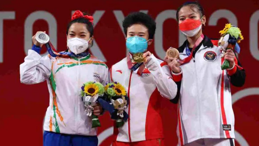 chinese diplomats slams reuters for ugly photo of weightlifting gold medalist hou zhihui