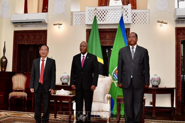 Vietnamese ambassador presents credentials to Tanzanian President
