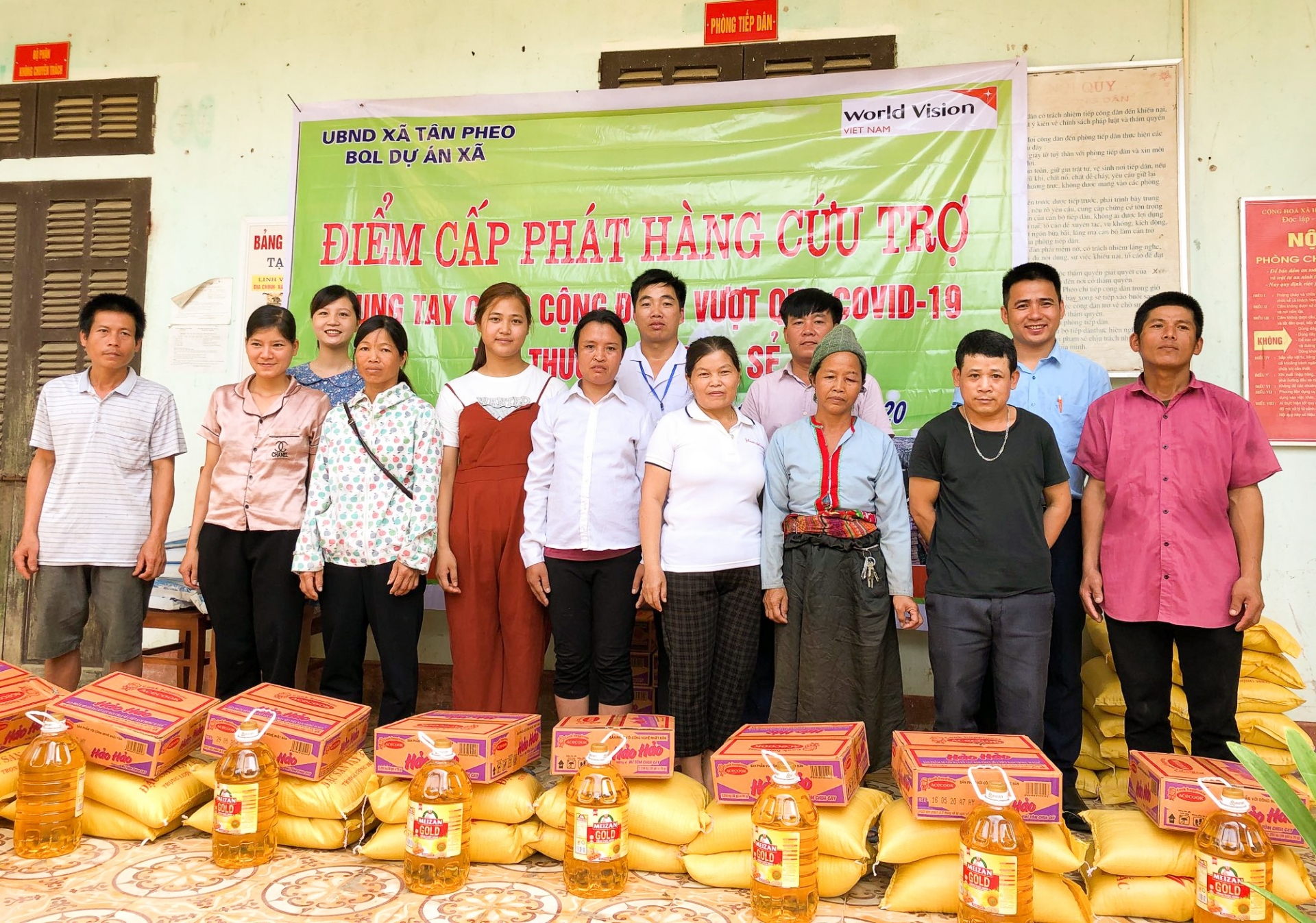 quang ngais district receives mobile handwashing systems to combat covid 19