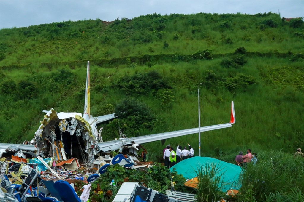 india at least 18 dead when covid 19 evacuation plane crash lands at airport