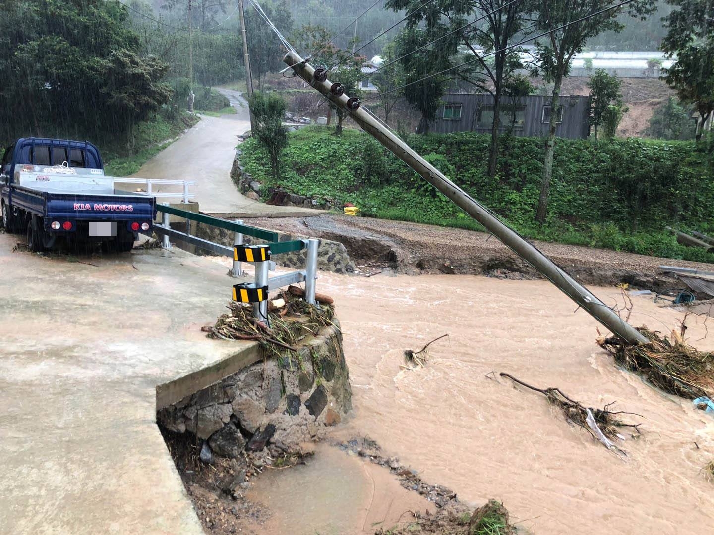 nearly 7000 korean people displaced by torrential rains vietnam sends condolences