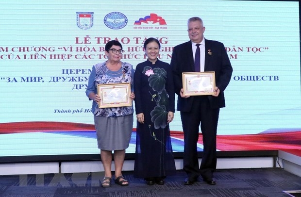 vufo honours three russian officials in hcm city