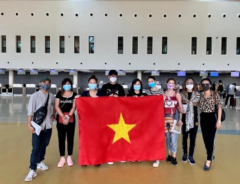 repatriation flights carry over 600 vietnamese citizens from several countries home