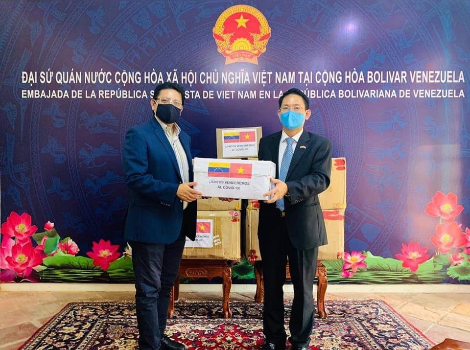 Vietnam's medical equipment and 20,000 face masks arrive in venezuela to support covid 19 response