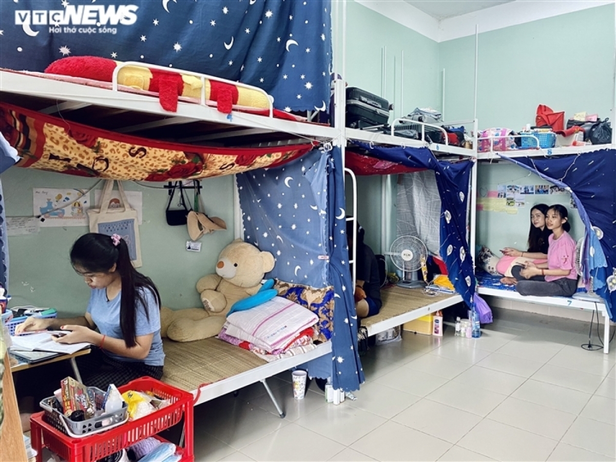 Foreign Students Adjust to Fresh Covid-19 Outbreak in Vietnam