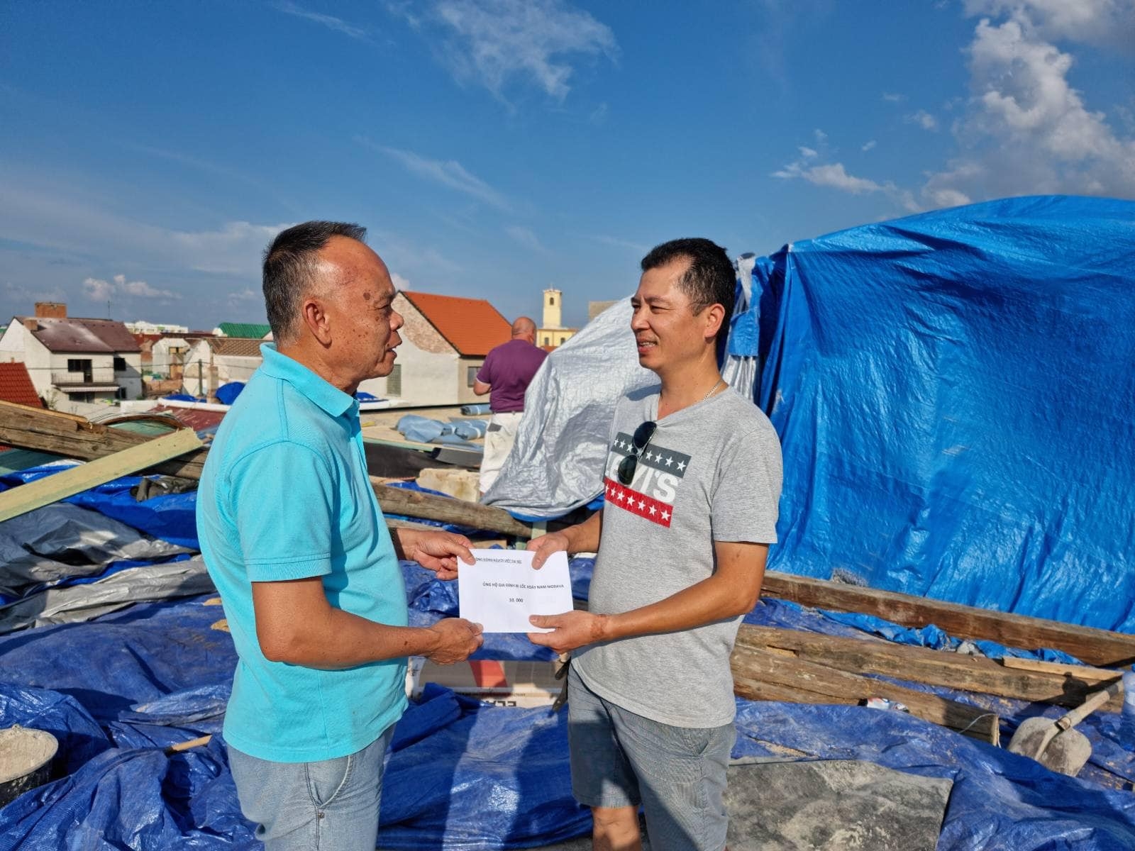 Vietnamese in Czech support locals hit by tornado