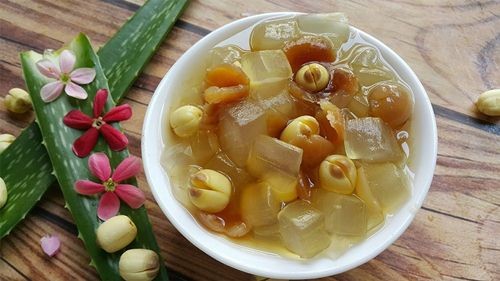 Vietnamese Home Cooking Recipe: Lotus Seed Sweet Soup with Dried Longan