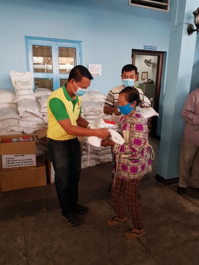 Relief delivered to COVID 19-hit Vietnamese Cambodians