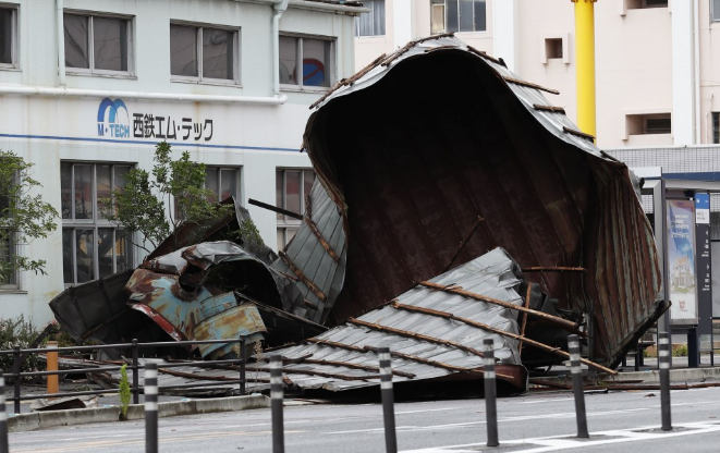 Powerful Typhoon Haishen leaves 2 dead, 4 missing, including two Vietnamese interns