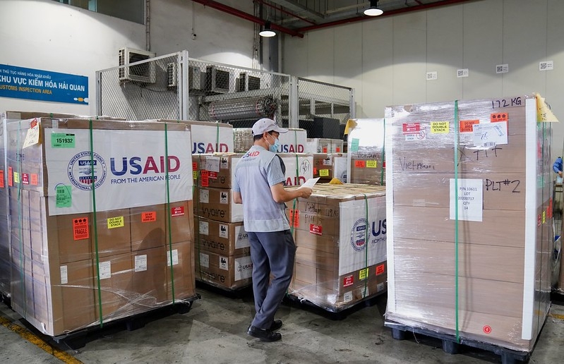 US provides 100 brand new ventilators to Vietnam to support COVID-19 response