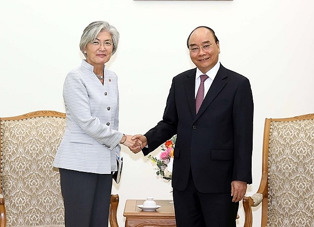 RoK's Foreign Minister hopes Vietnam ease entry restrictions for essential businesspeople