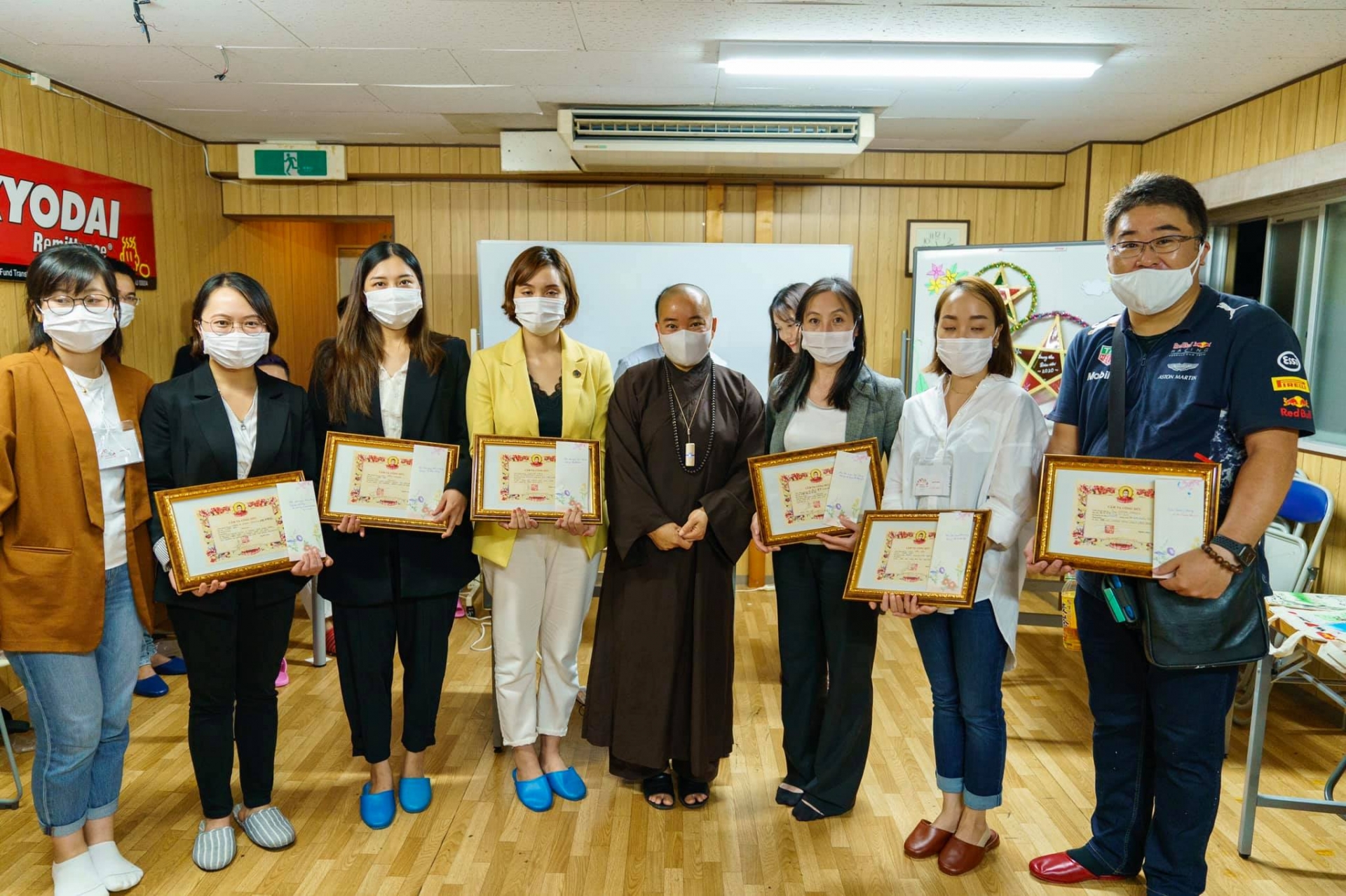 Stranded Vietnamese stuck in Japan's prefecture celebrate full moon festival