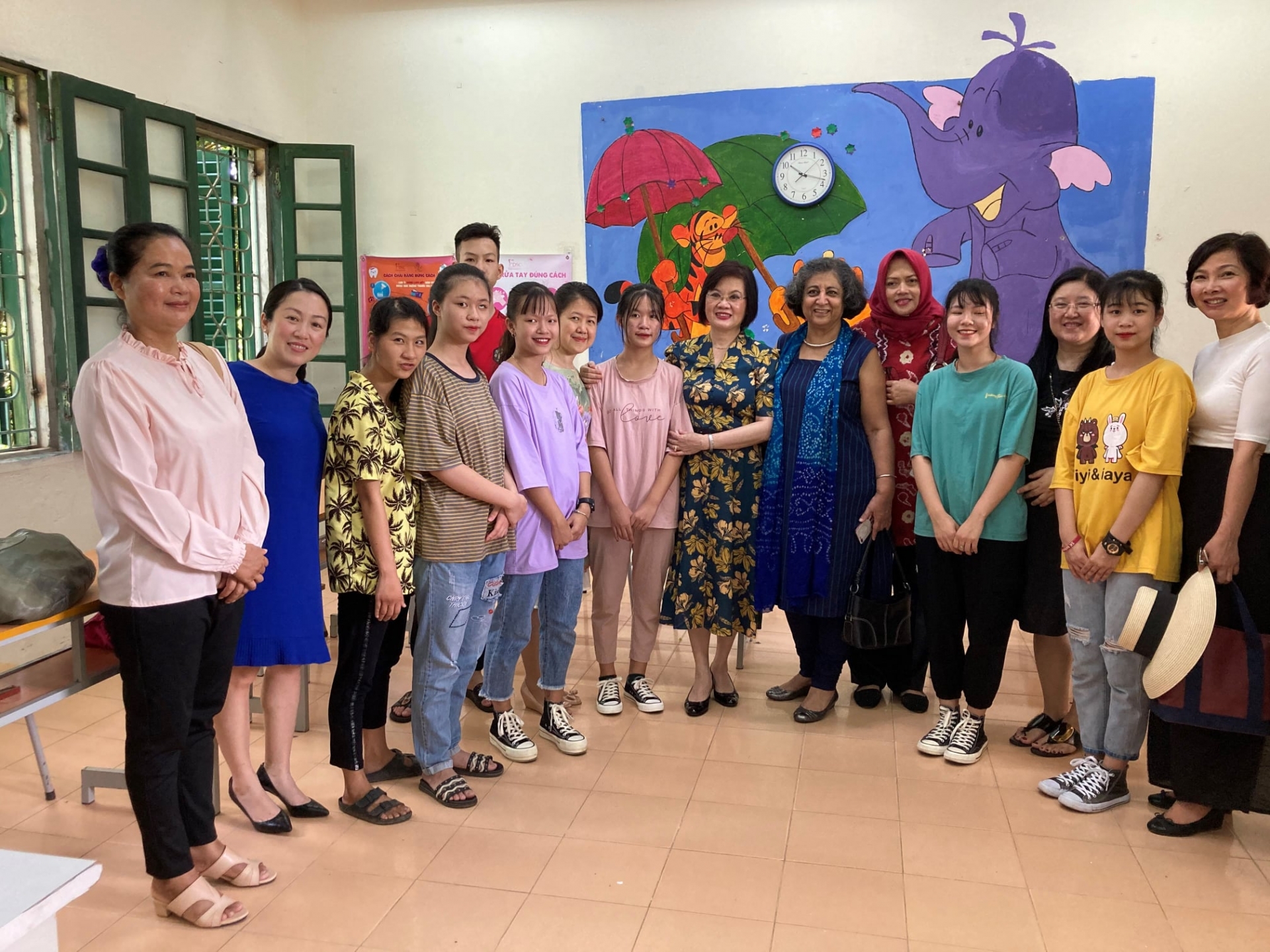 Mid Autumn Festival: Foreign ambassadors visit and present gift to children with disabilities