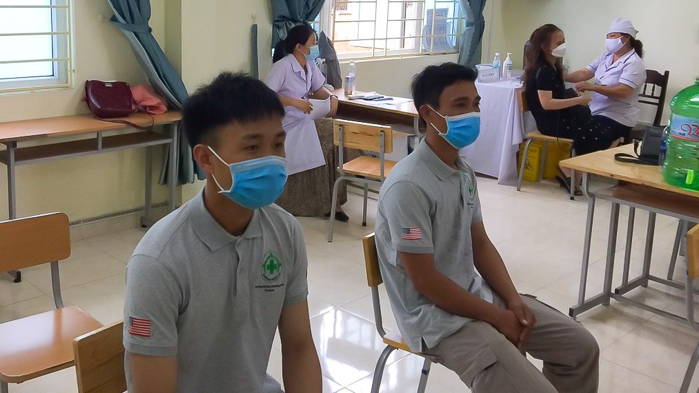 Staff of Humanitarian Mine Action Organizations in Quang Tri Vaccinated