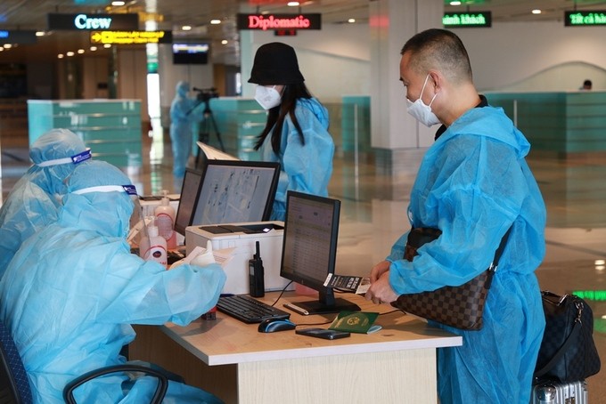 Two Flights Carrying Passengers Fully Vaccinated from The US Arrived Vietnam
