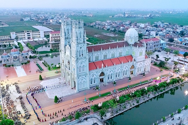 12 beautiful churches in Nam Dinh