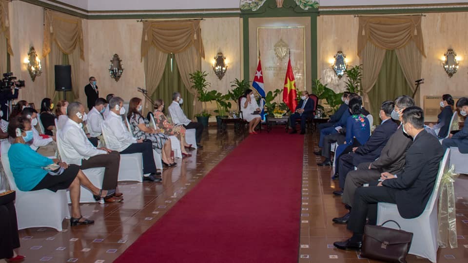 President Starts His First Day in Cuba meeting leaders of Friendship Organisations, Vietnamese Expats