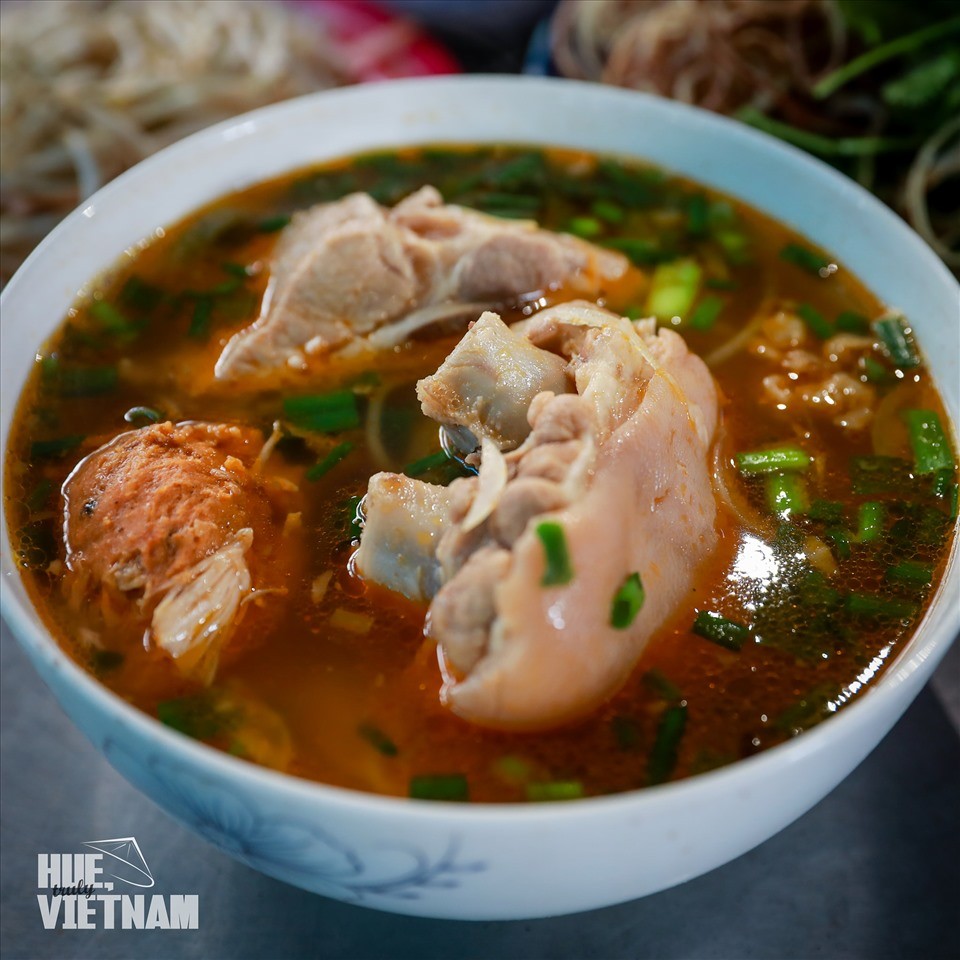 Yummy Must-try Dishes in the Ancient Capital of Vietnam