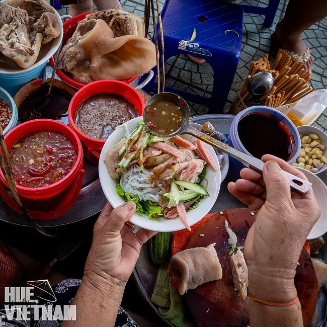 Must-try Dishes in the Ancient Capital of Vietnam Through Photos of Local Photographer