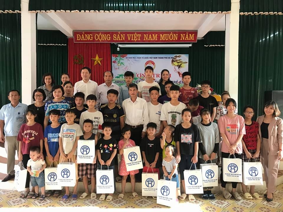 Series of mid autumn festival activities for disadvantaged children held by friendship organisations