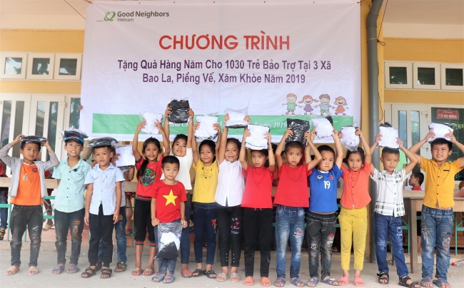 Over 10,000 sponsored children received annual gifts from RoK's NGO