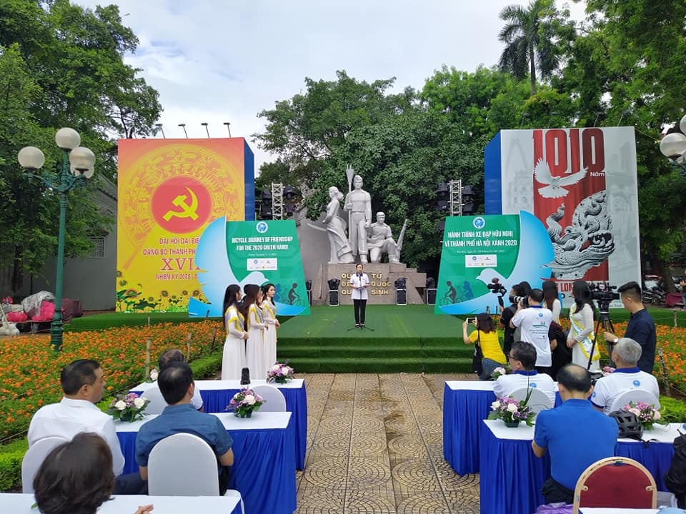 foreign embassies take part in friendship cycling journey for green hanoi city 2020