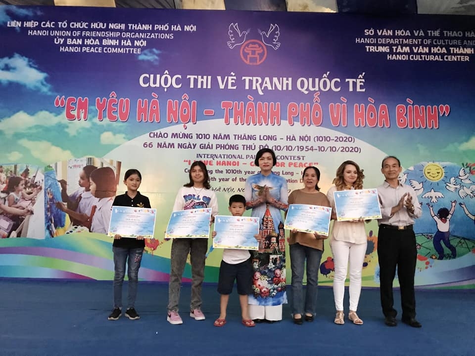 More than 300 local, foreign children join painting contest on hanoi