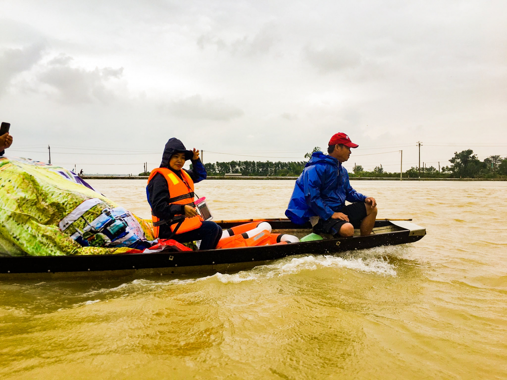 Flood hit 645 households continue receiving emergency relief aid