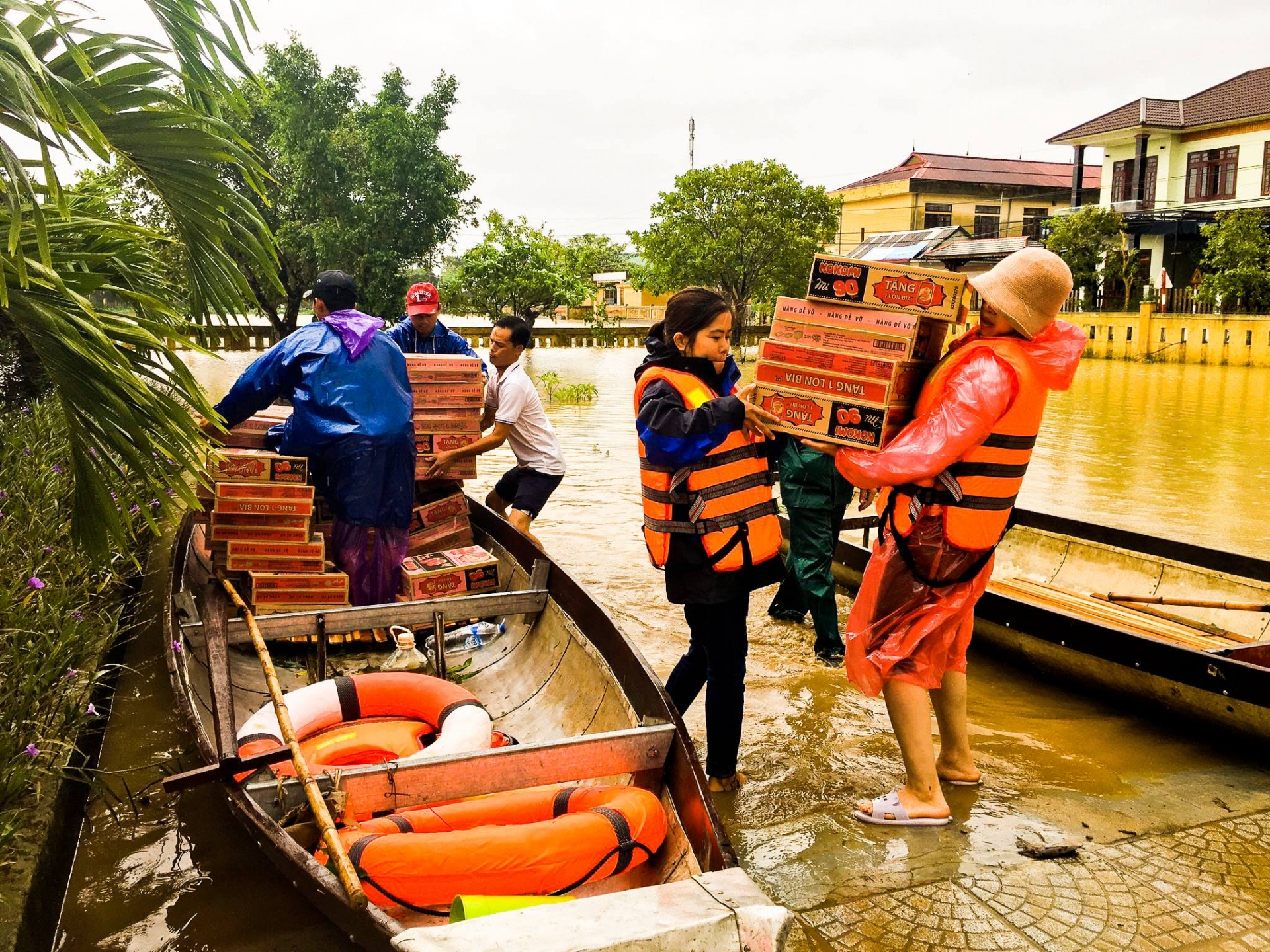 Flood hit 645 households continue receiving emergency relief aid
