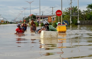 vietnamese leader extends sympathy over flooding in cambodia