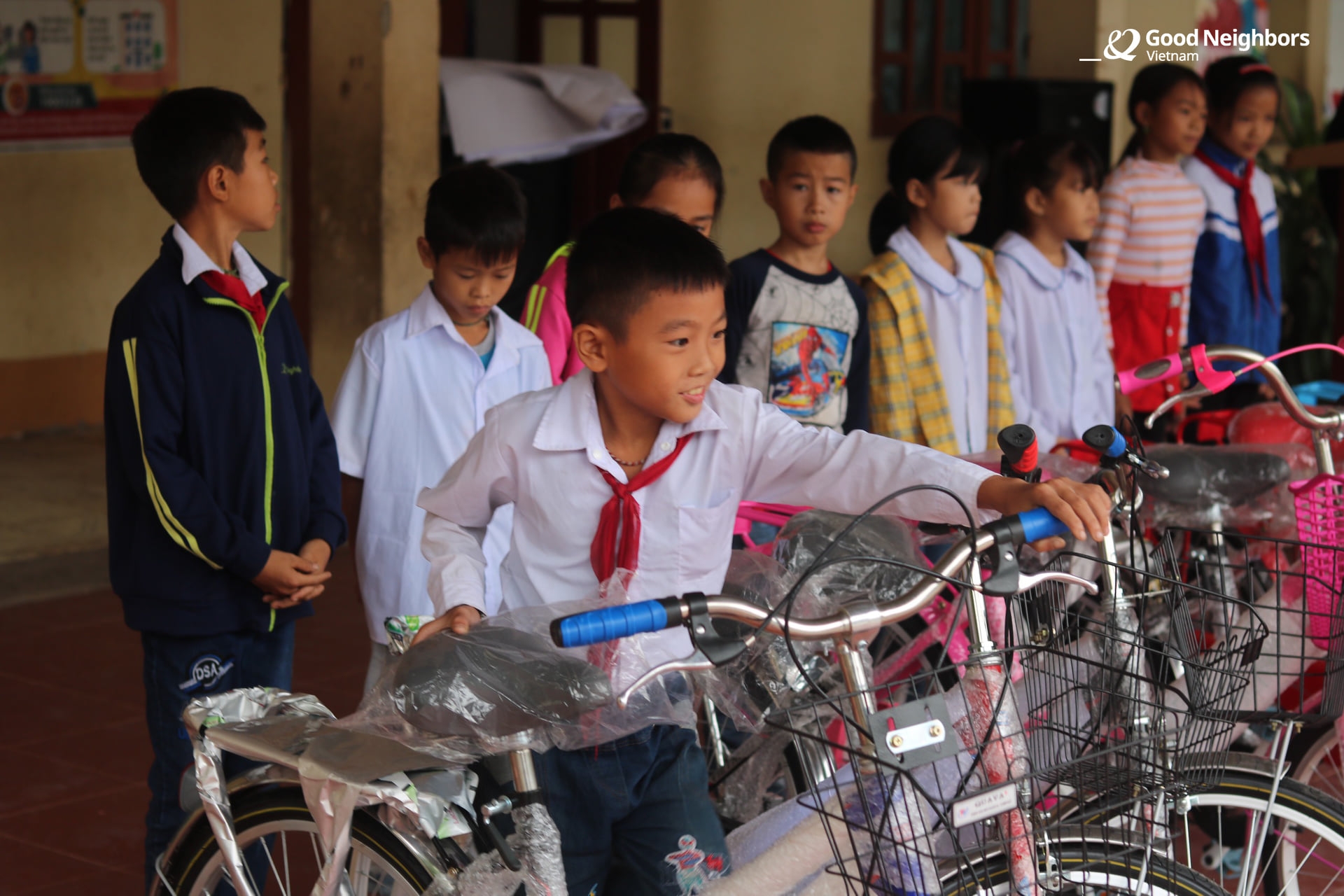 Korean NGO presents water filtration system to Thanh Hoa's commune