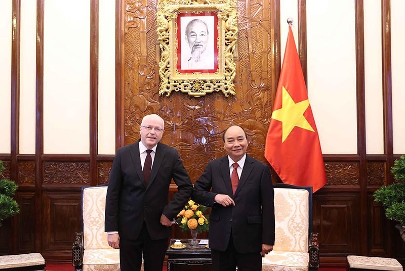 Vietnam's Leaders Meet New Ambassadors of the UK, Uruguay, Finland, Austria