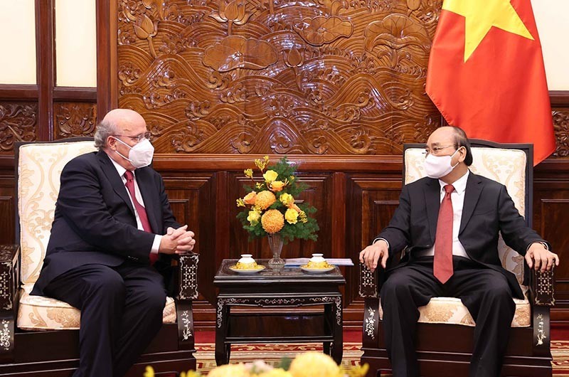 Vietnam's Leaders Meet New Ambassadors of the UK, Uruguay, Finland, Austria