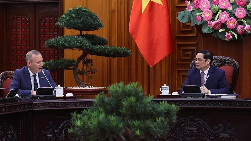 Vietnam's Leaders Meet New Ambassadors of the UK, Uruguay, Finland, Austria
