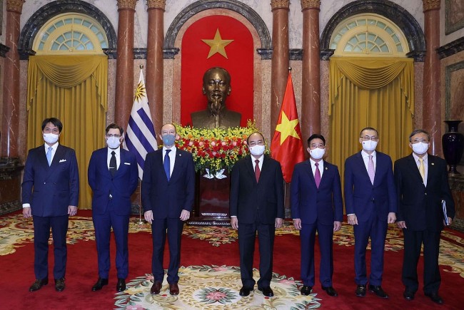 Vietnamese Leaders Meet Ambassadors of The UK, Uruguay, Finland And Austria
