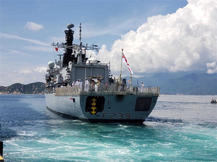 Khanh Hoa Welcomes British Royal Navy ship HMS Richmond