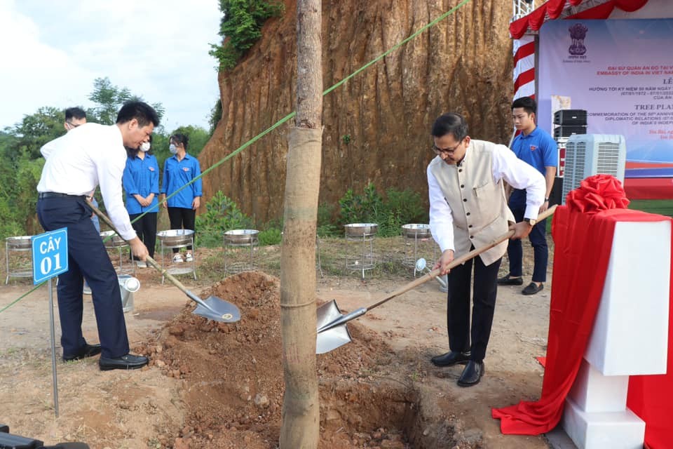 Trees Planted in Yen Bai to Mark Vietnam-India Friendship