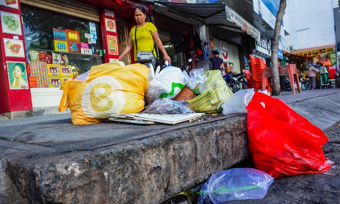 vietnam needs tougher regulations on single use plastic bags official