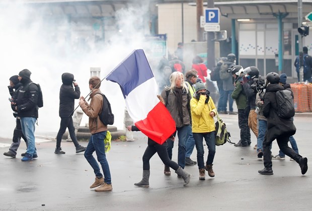 yellow vest anniversary protests french police arrests 254 people