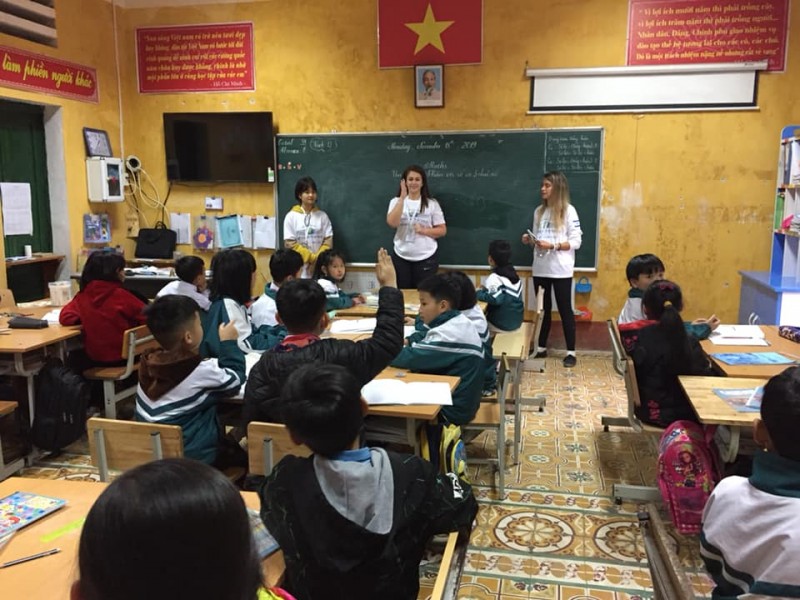 over 20 israeli volunteers renovate schools teach english to sa pas children