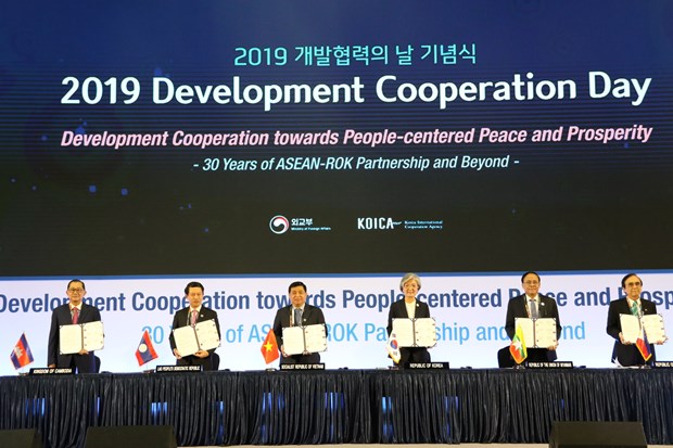 rok five asean countries sign mou on development assistance