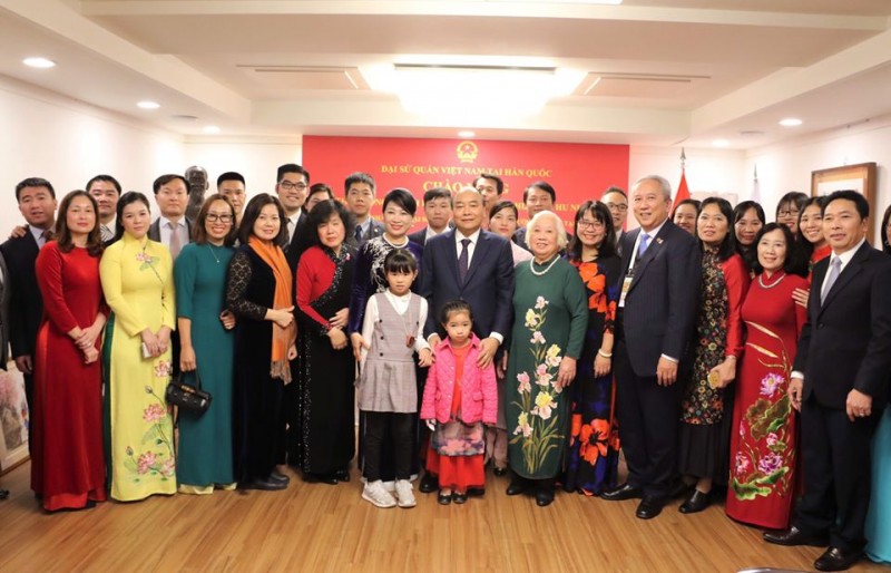 pm meets with overseas vietnamese in rok