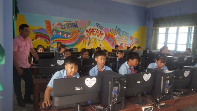 thua thien hue 130 international volunteers help improving childrens education environment